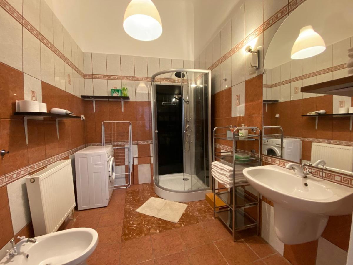 3 Bedrooms- Central Quarter Apartment Budapest Exteriör bild