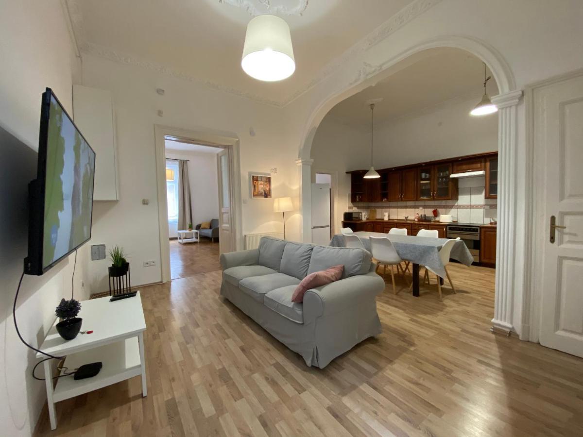 3 Bedrooms- Central Quarter Apartment Budapest Exteriör bild
